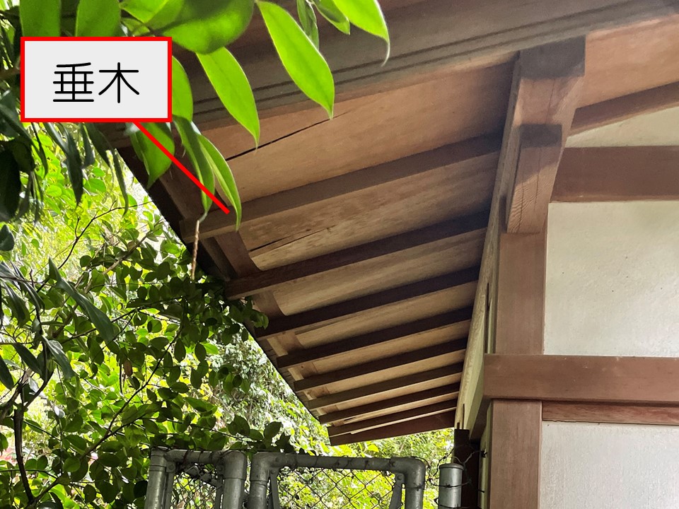 広島市東区で老朽化した神社屋根の化粧垂木の塗装と軒天の張替工事を施工 | 広島市の屋根工事、屋根修理、雨漏り補修なら街の屋根やさん広島店