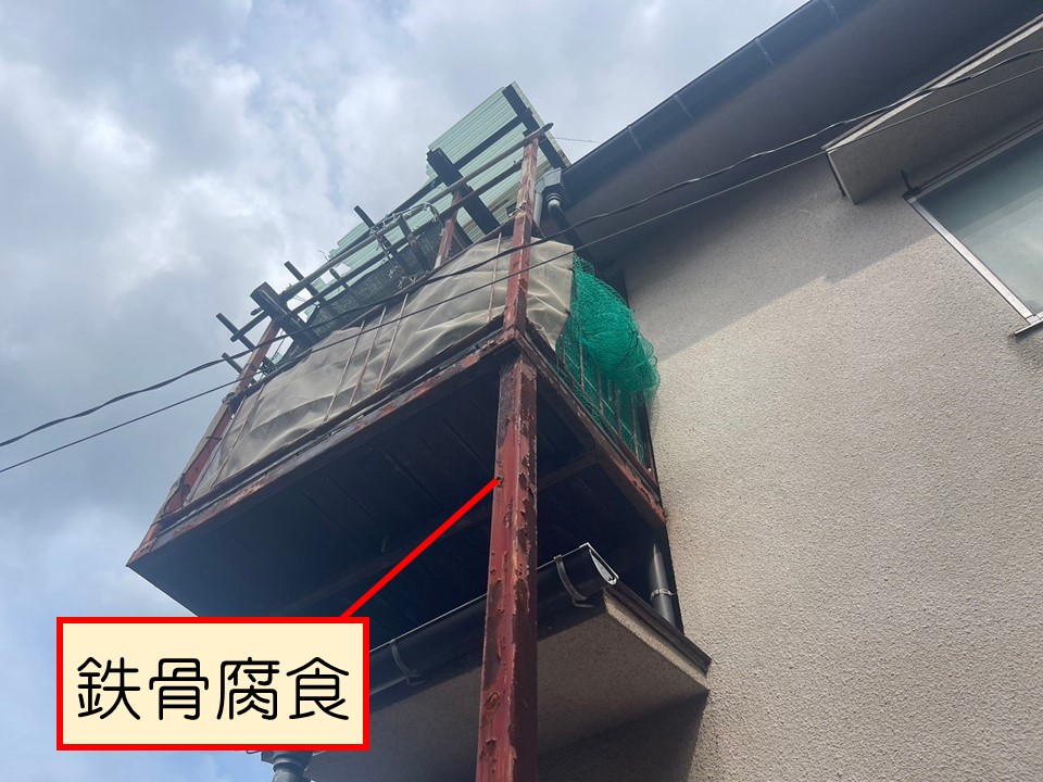 広島市南区、老朽化したベランダの撤去作業が開始！足場設置の様子 
