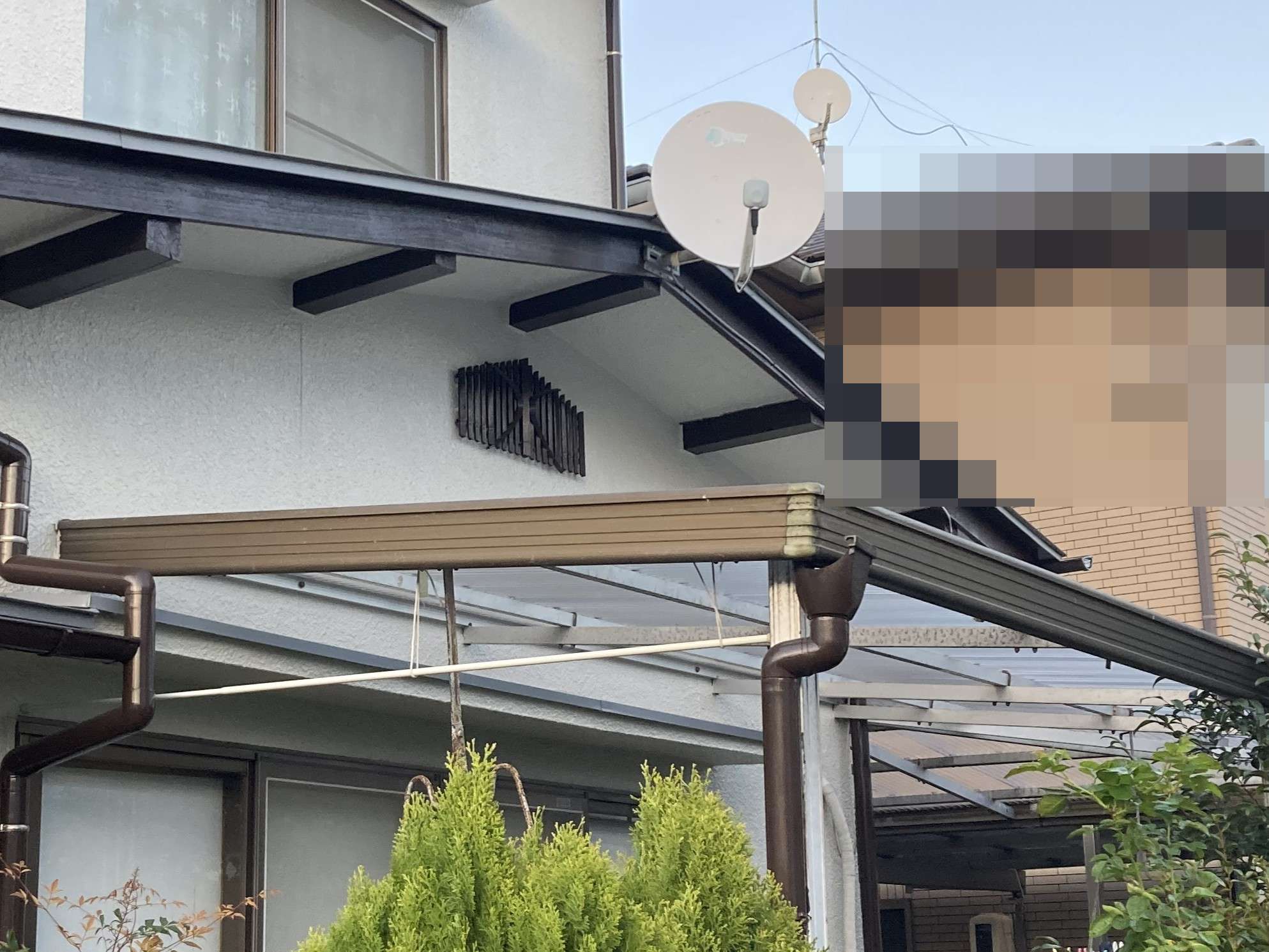 呉市 築30年以上のアルミテラスを安全撤去｜使用していない屋根の解体 