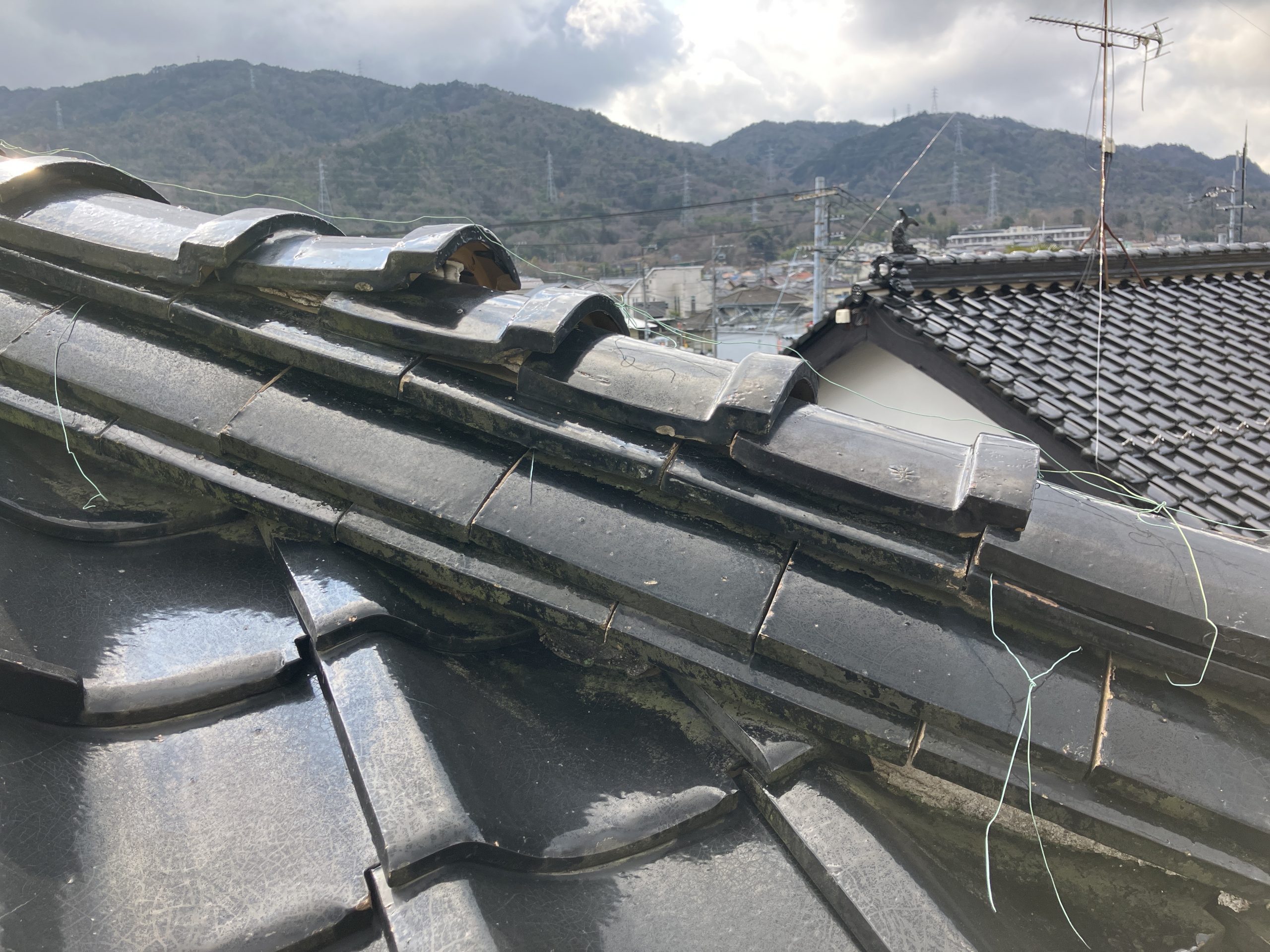 棟瓦のズレと劣化