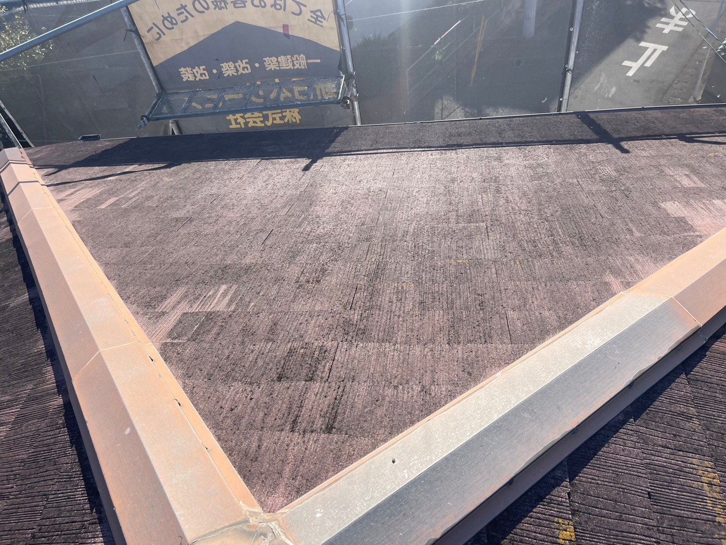 スレート屋根の色褪せ・コケの発生