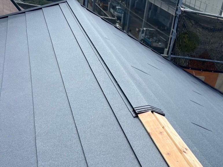 棟板金施工中
