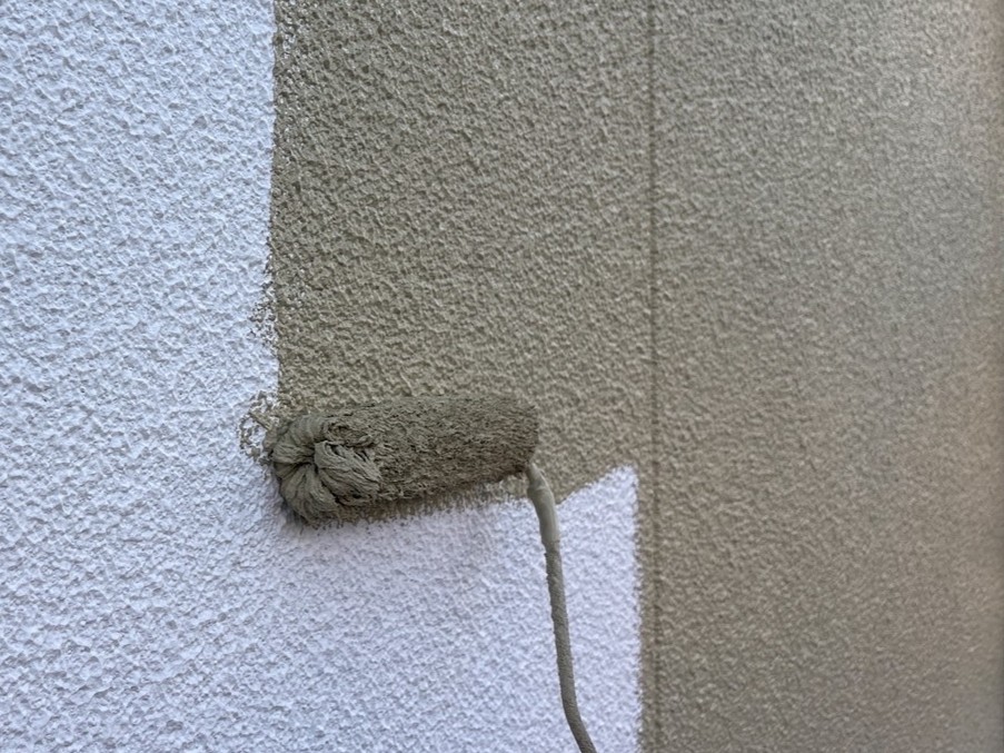 中塗りで色味を形成