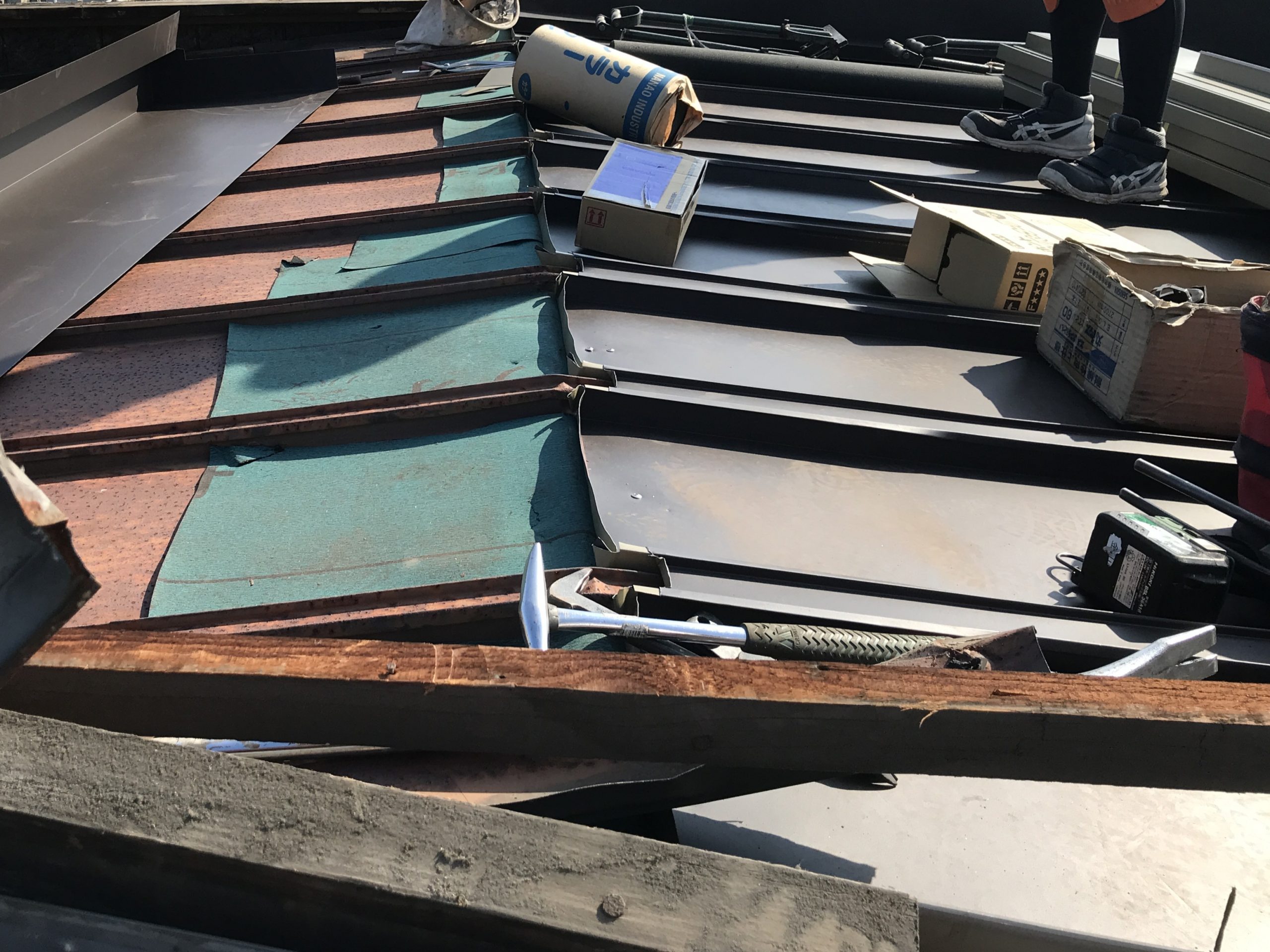 屋根全体のカバー材取り付け