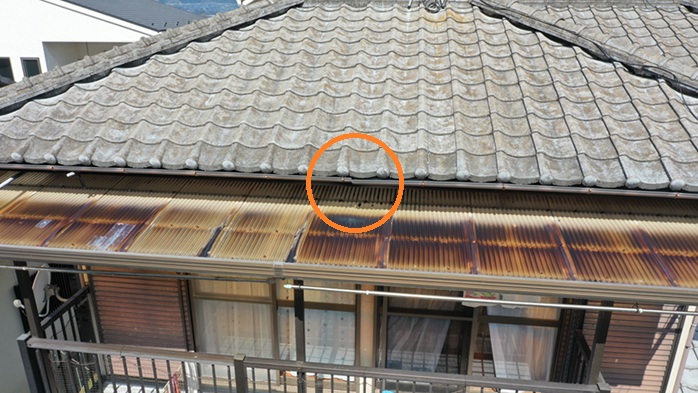 軒樋が外れていました