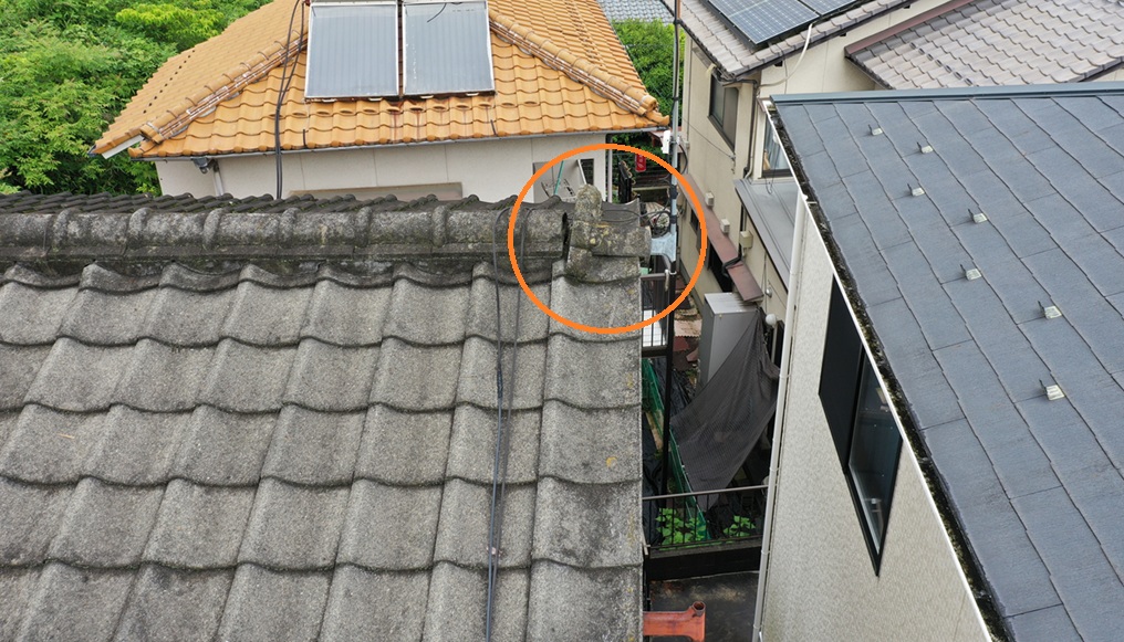 鬼瓦にズレを確認しました