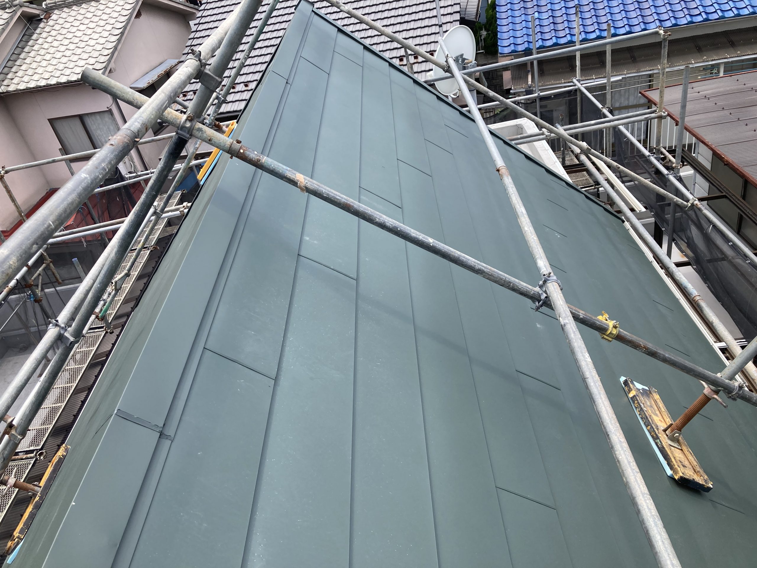 棟板金施工中