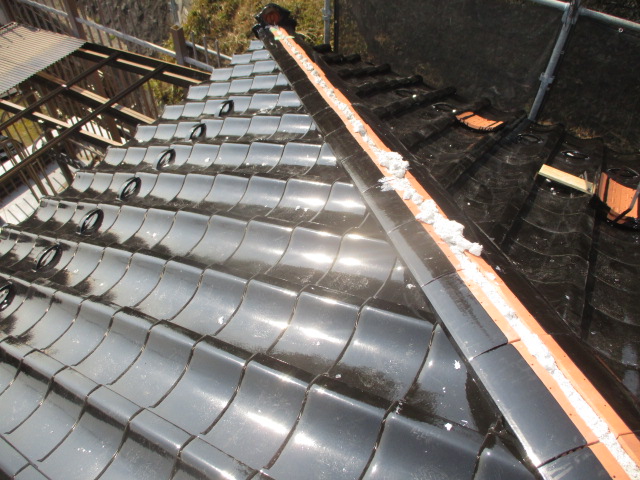 新しい瓦の葺き戻し