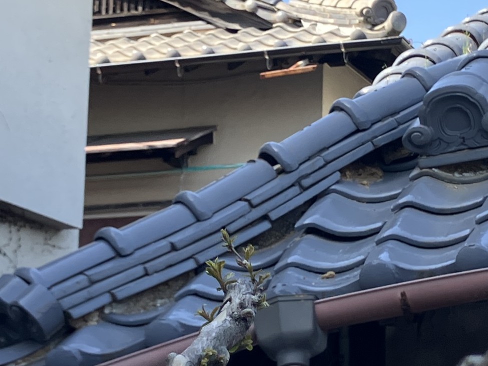 漆喰の剥がれと崩れ