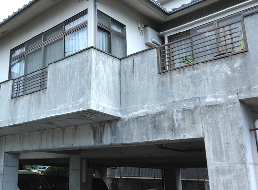 建物全体に経年劣化が見られました