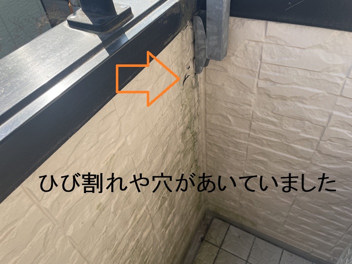 サイディングにひび割れや穴があいていました