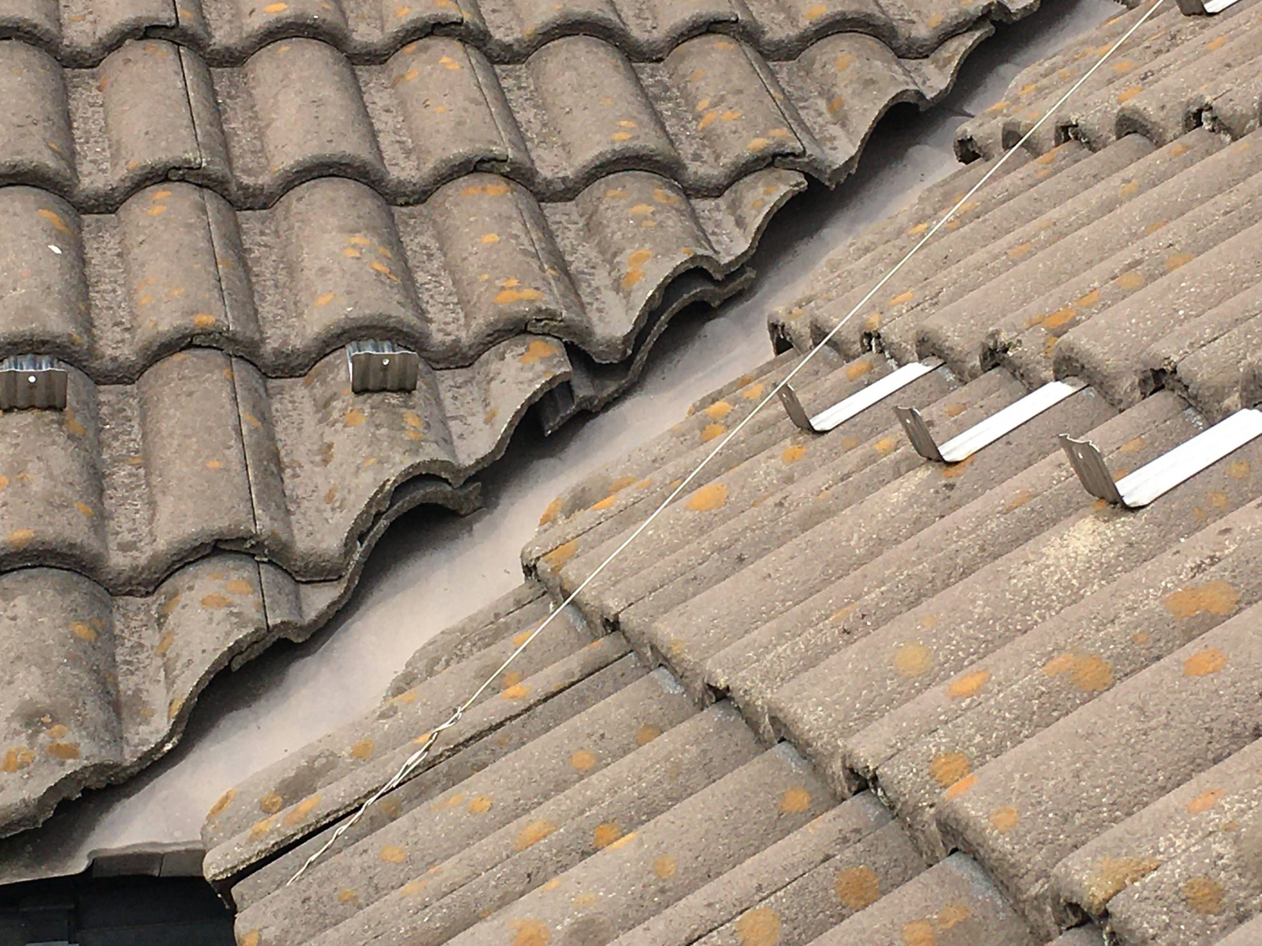広島市安佐南区、モニエル瓦屋根と外壁の老朽化が気になるとご相談を受けて、屋根と外壁の無料調査へ！