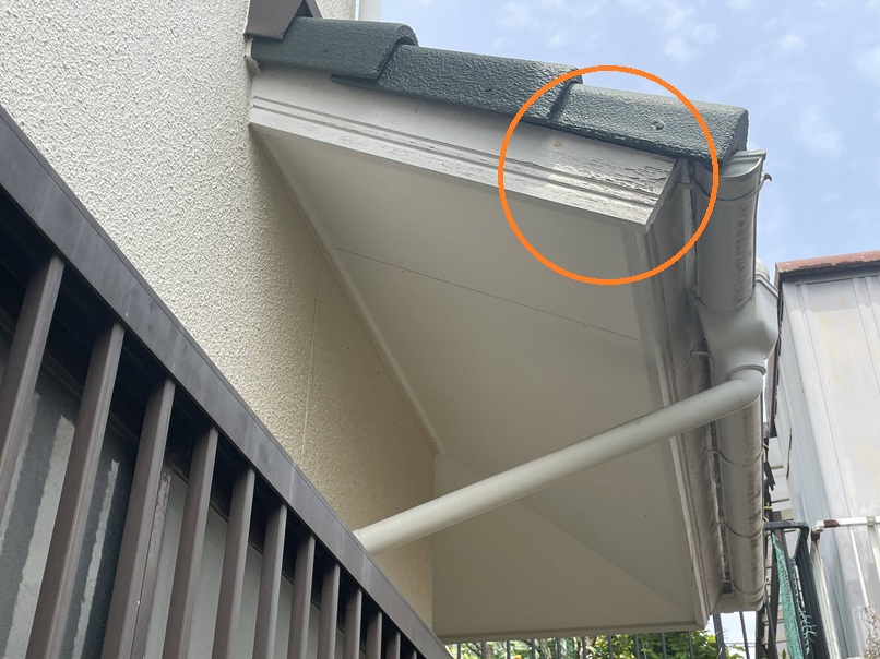 破風板の塗膜剥がれを確認しました