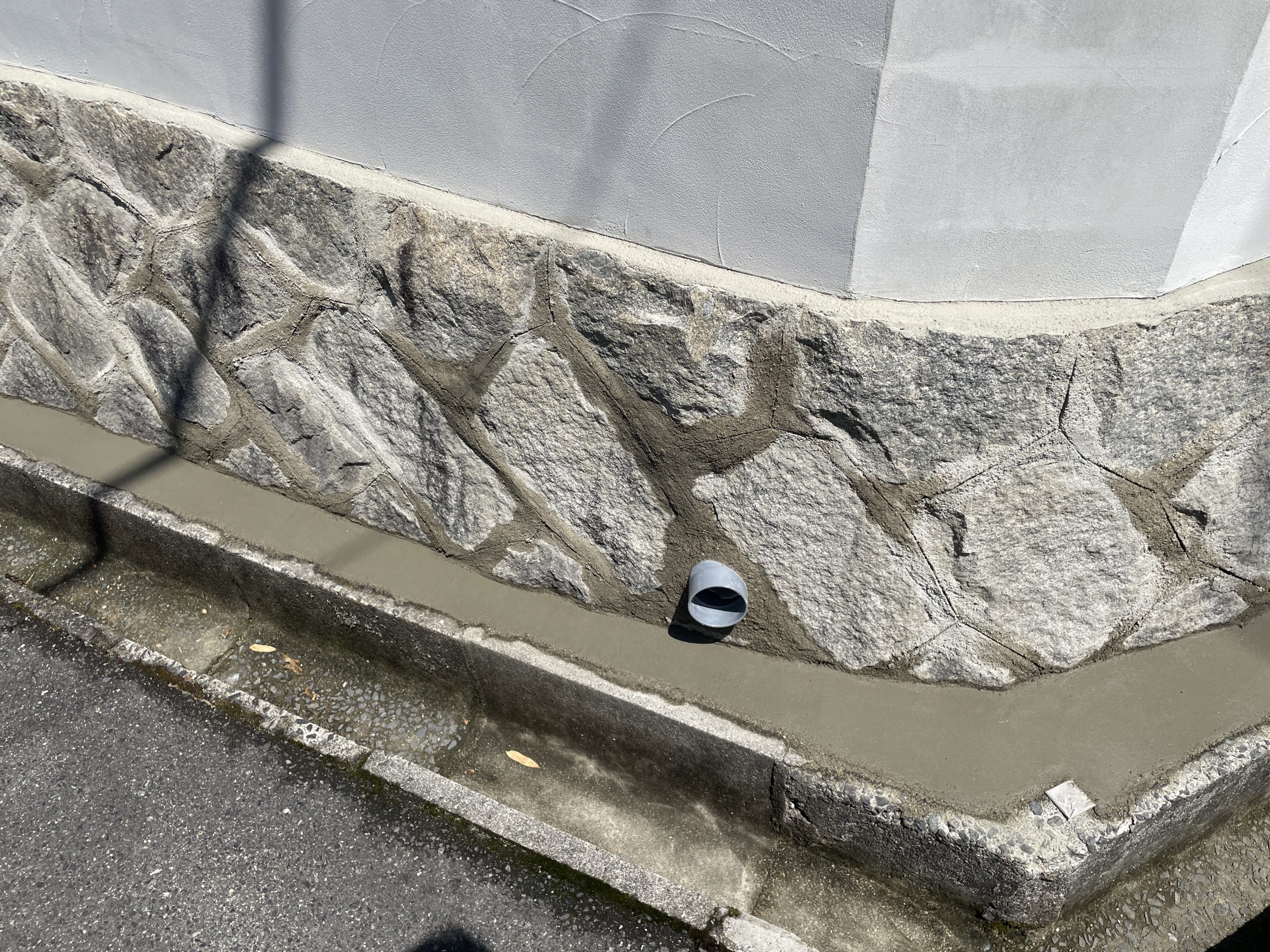 モルタルの浮き補修後