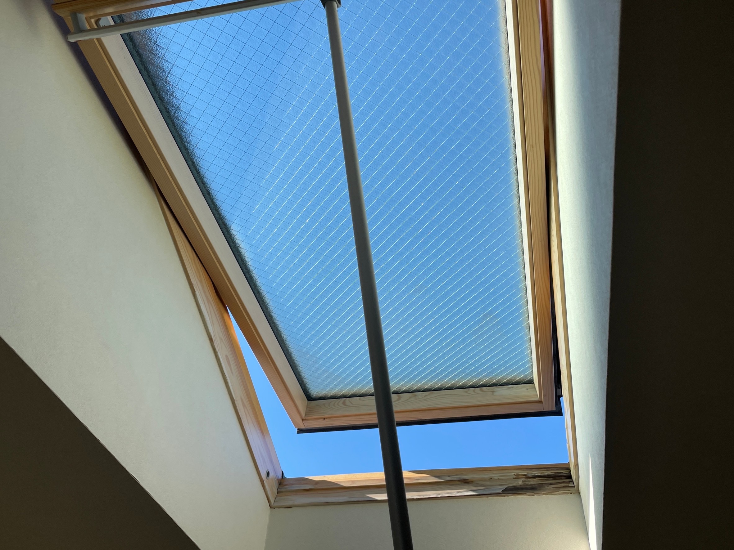 廿日市市、天窓から雨漏り発生｜無料点検でVELUX天窓の防水状態をチェック！