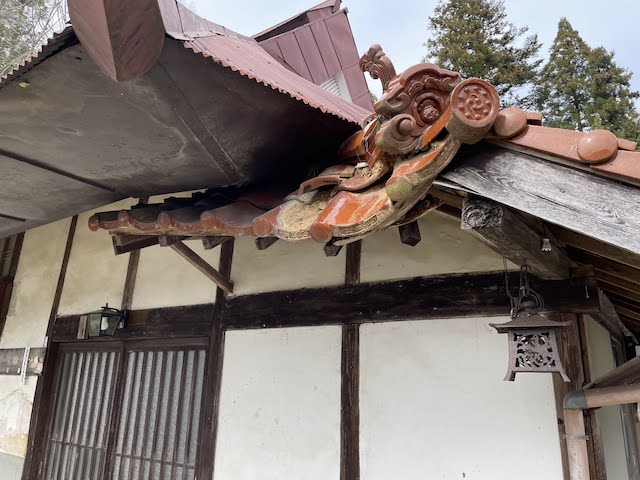 広島市安佐北区でトタン屋根と瓦屋根が混在している屋根調査を継続中！