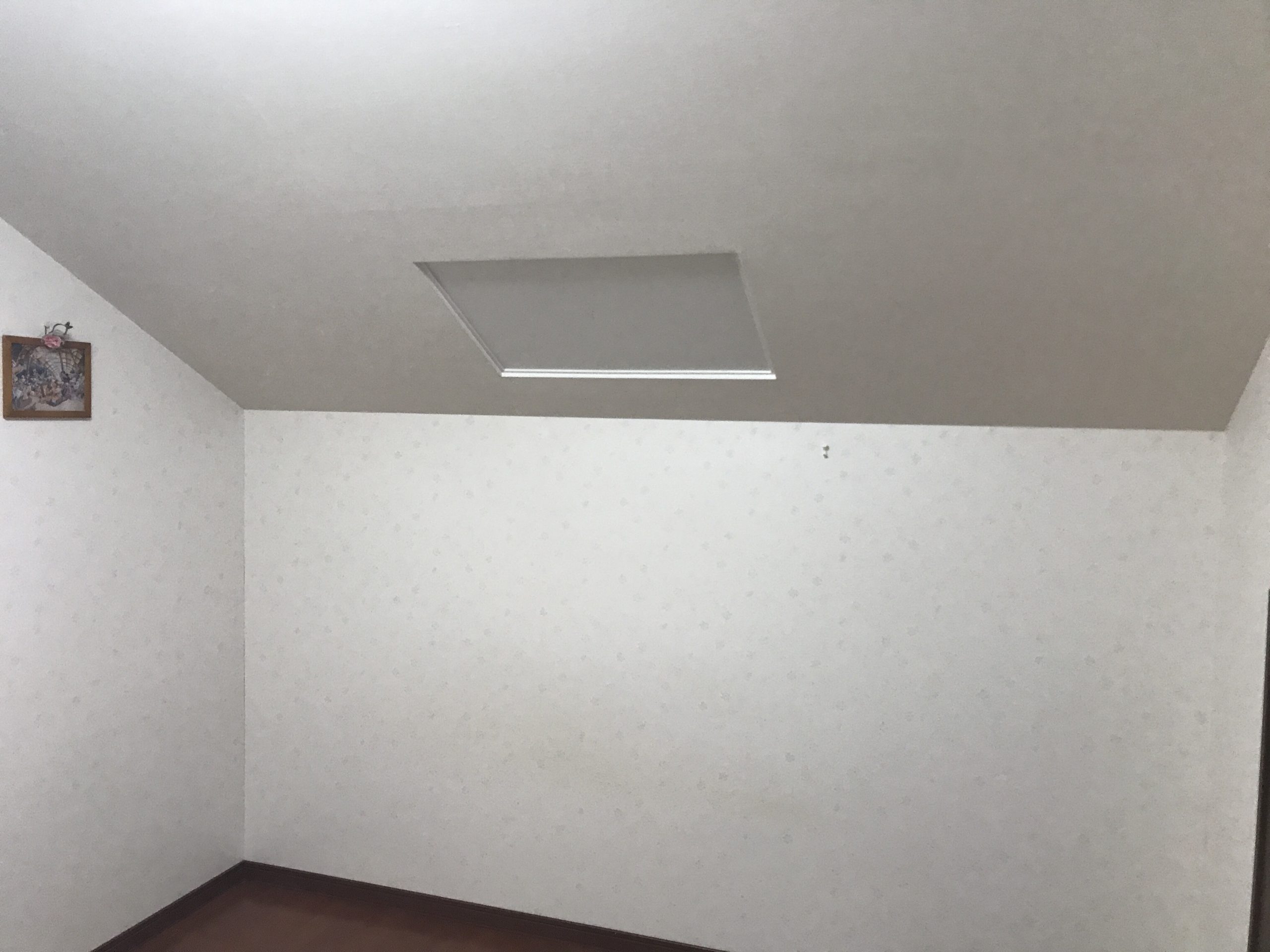 クロス仕上げを行い室内側も復旧完了です