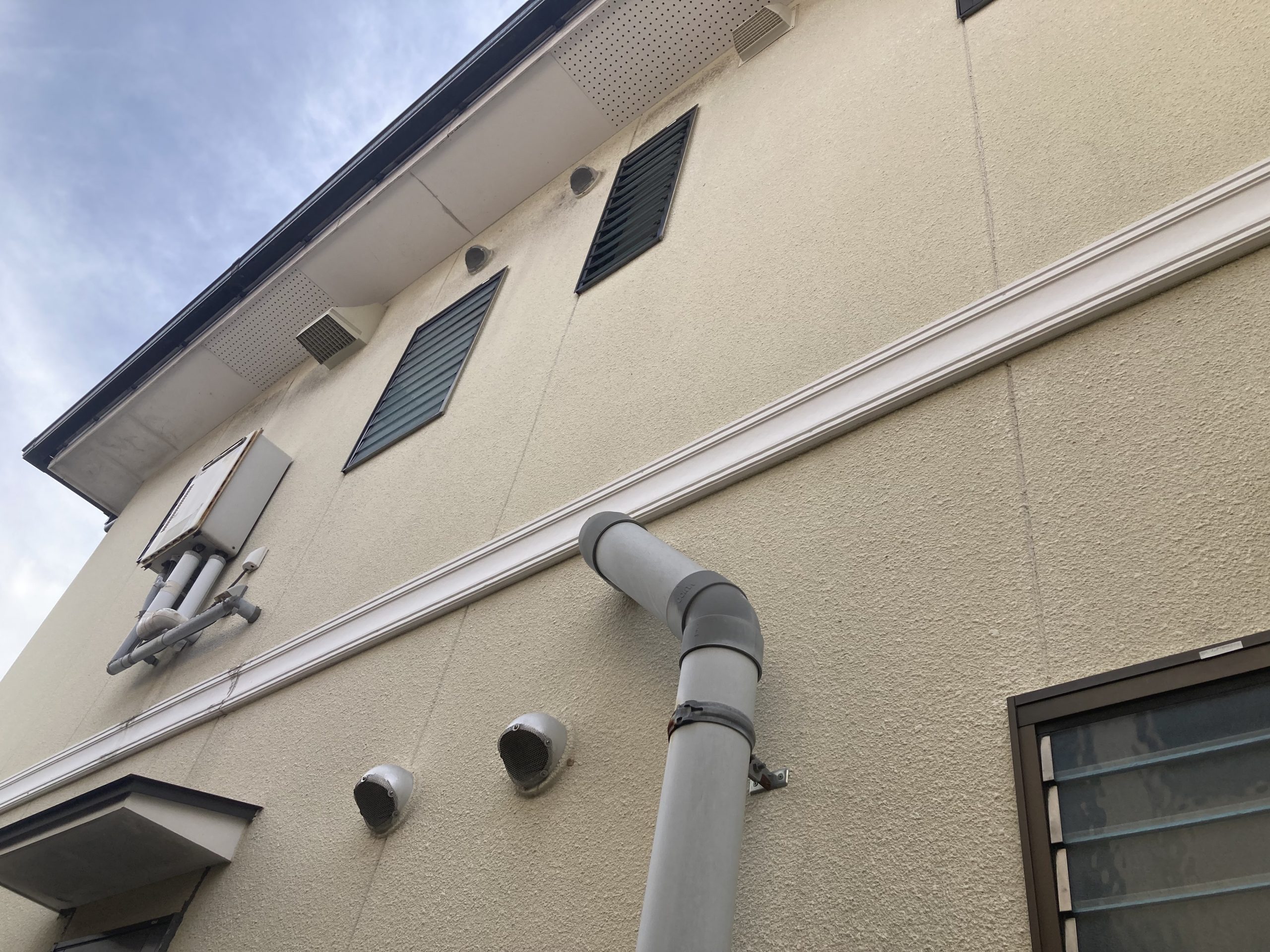 外壁の調査を行いました
