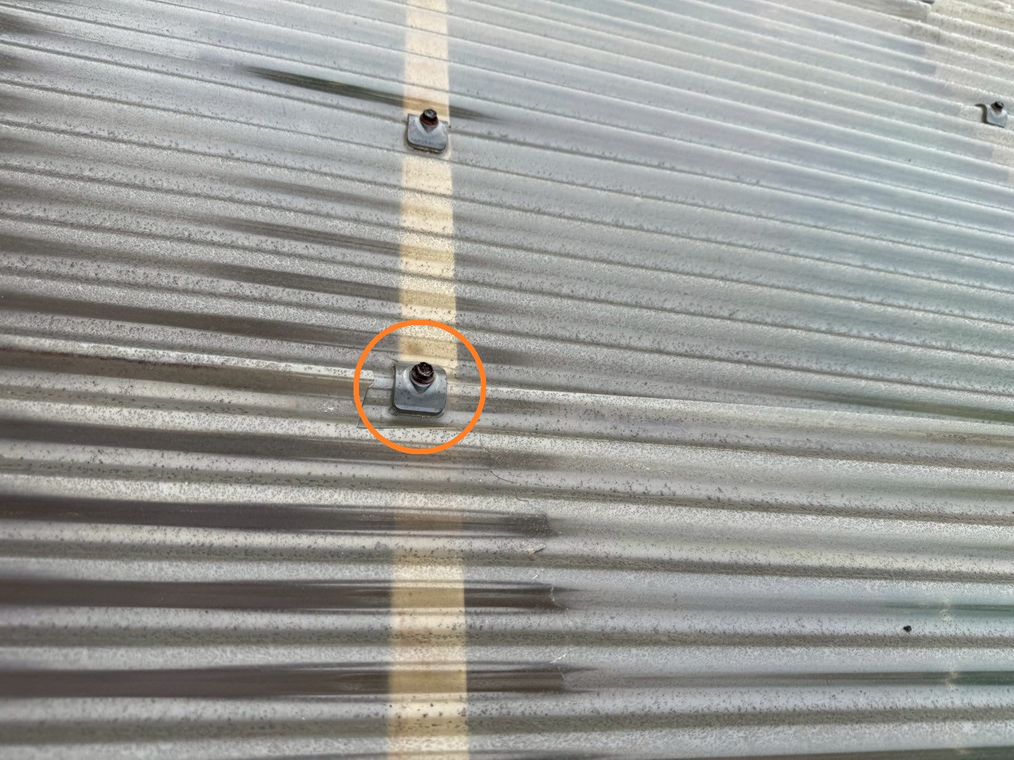 固定フックにサビが見られました