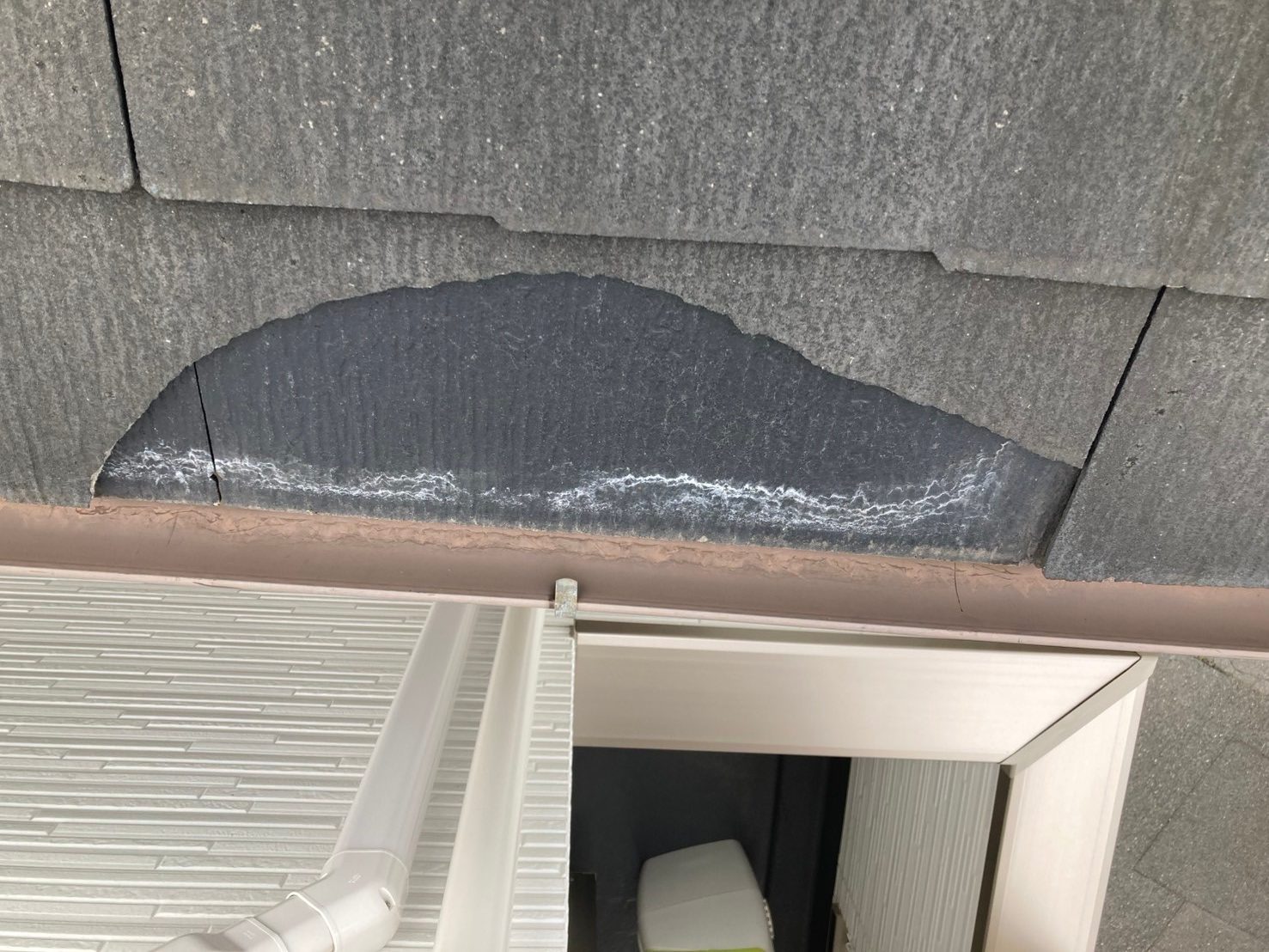 スレート屋根の破損