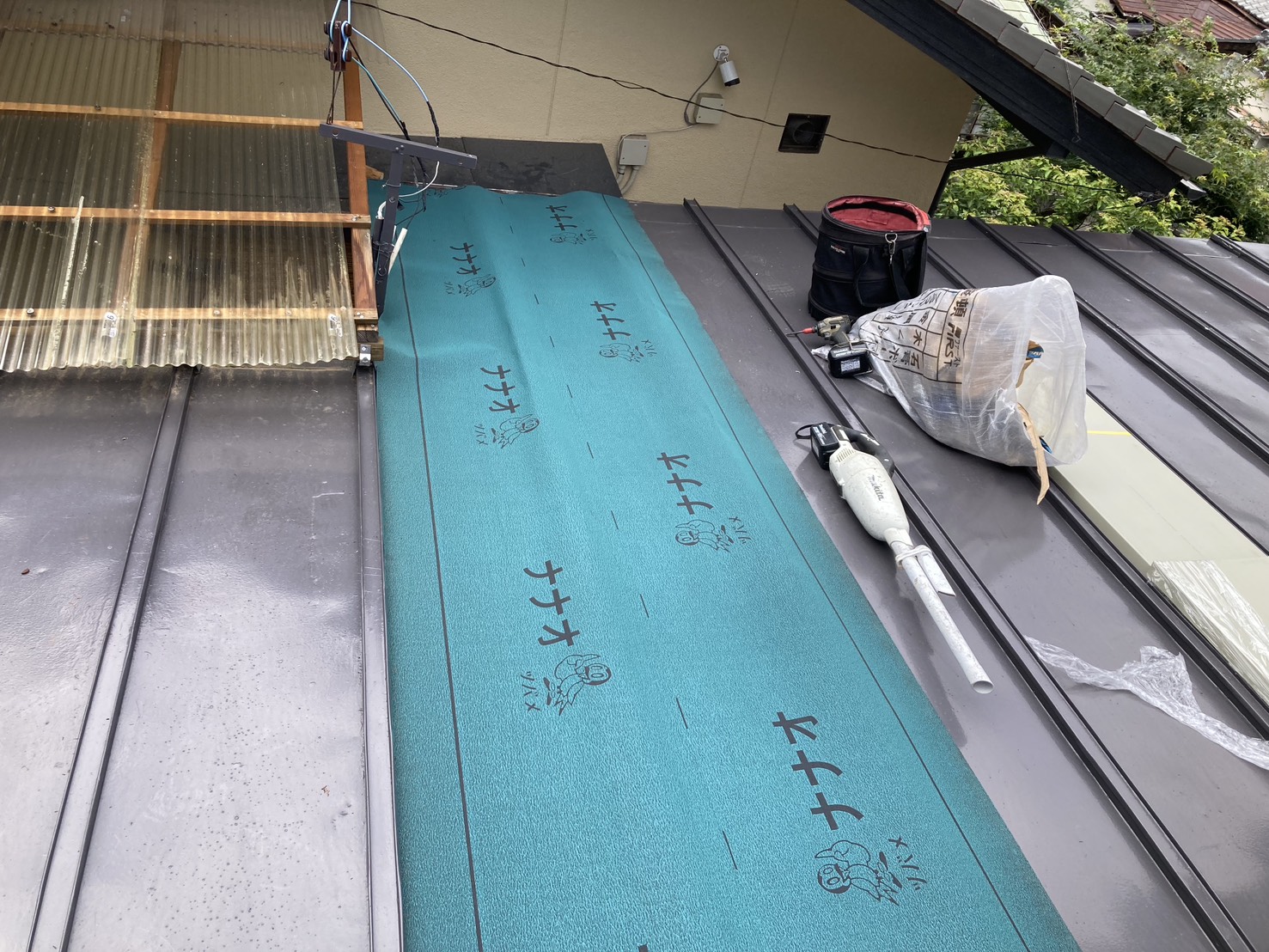 今回の施工はルーフィングまで完了しました