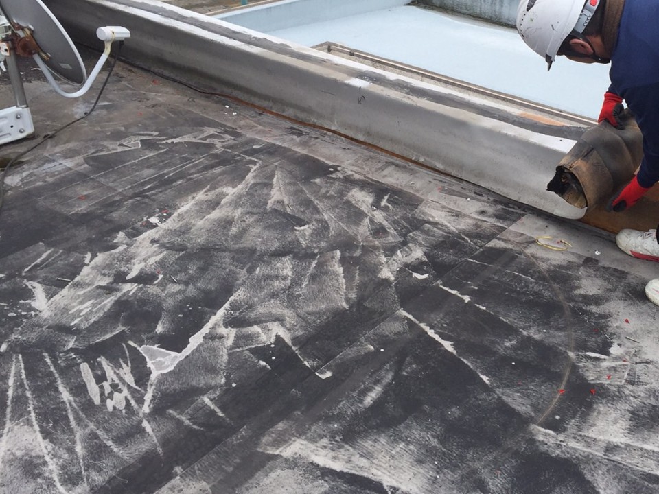 立上り部の防水シート・役物撤去