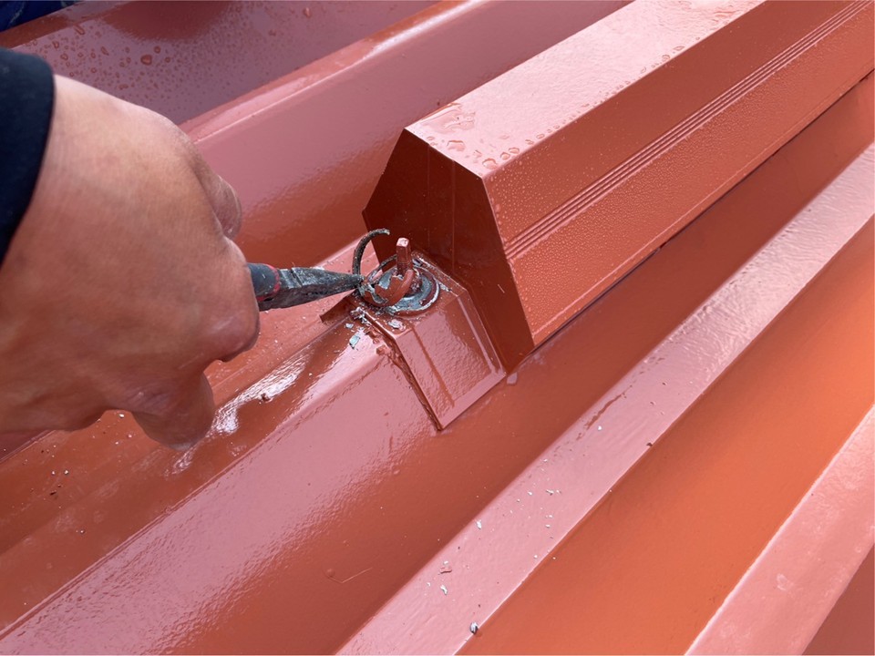 固定ビスの確認作業