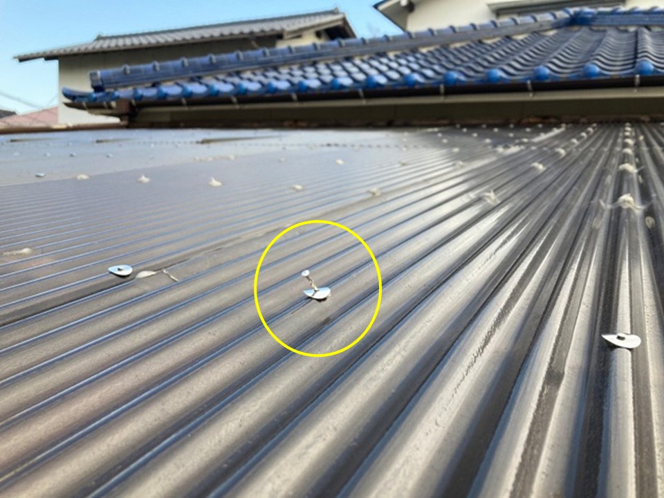 固定金具の浮き