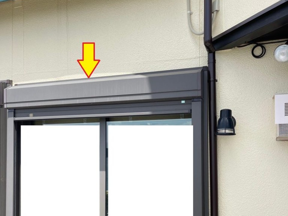 雨漏りしている窓の様子