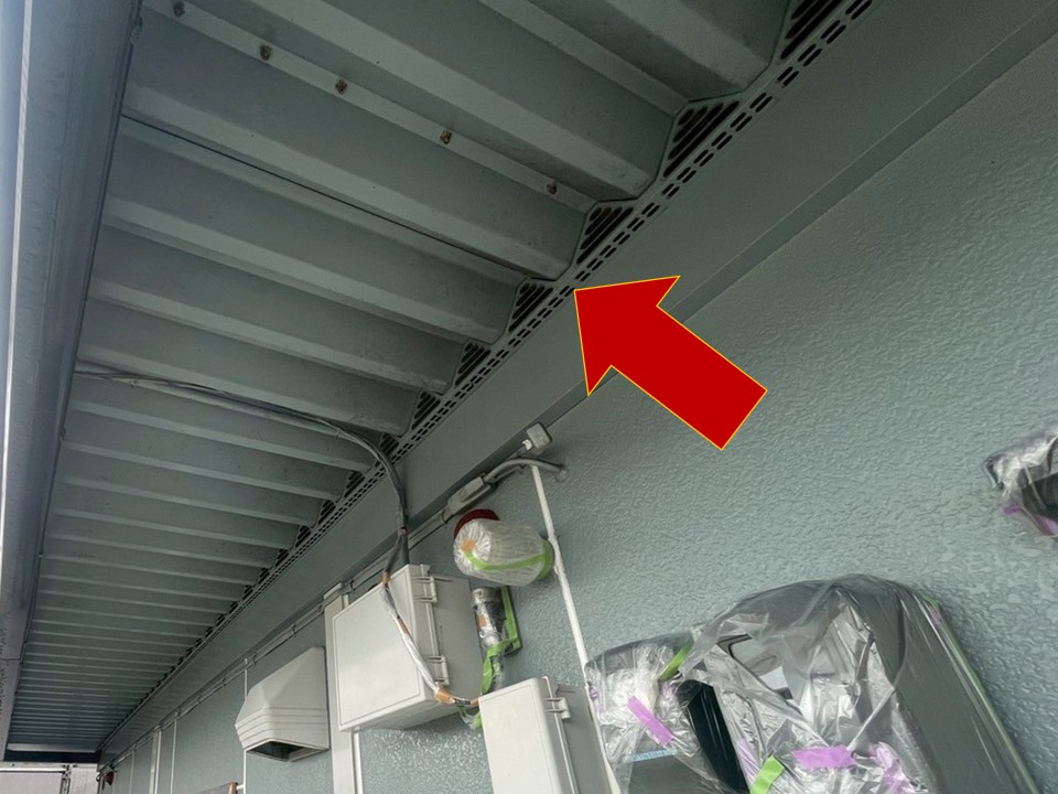 軒裏の状態と通気部分の確認