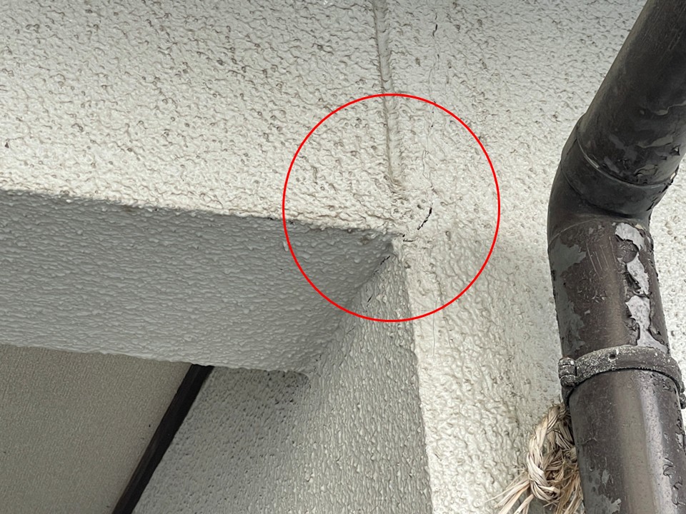 玄関ポーチ周辺のクラック