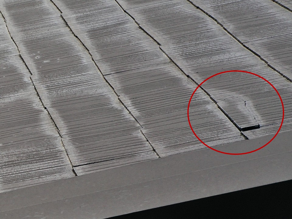 スレート屋根のひび割れ