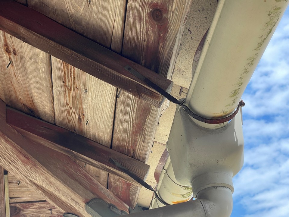 支持金具のサビと劣化