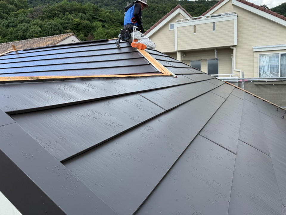 棟板金施工中
