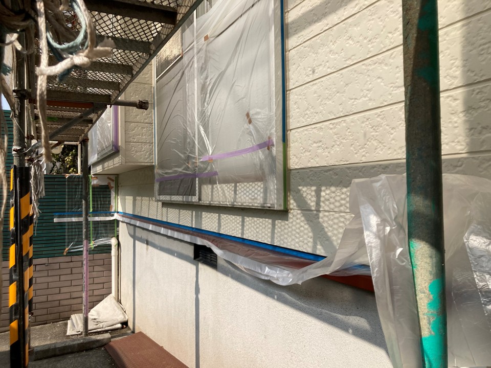 養生作業（窓・サッシ・付帯部）