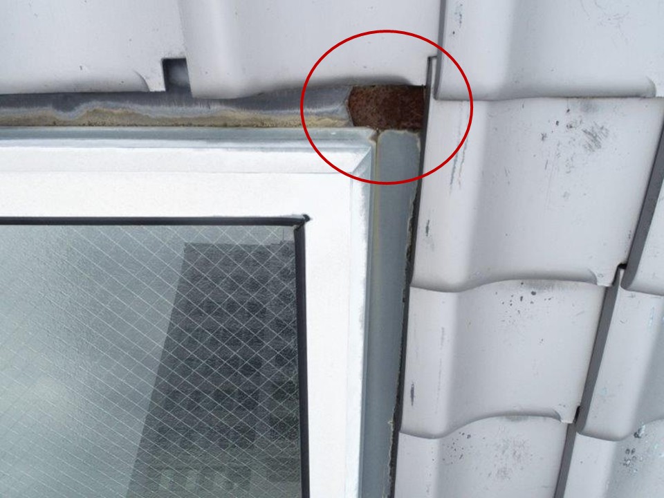 天窓周辺のコーキング劣化