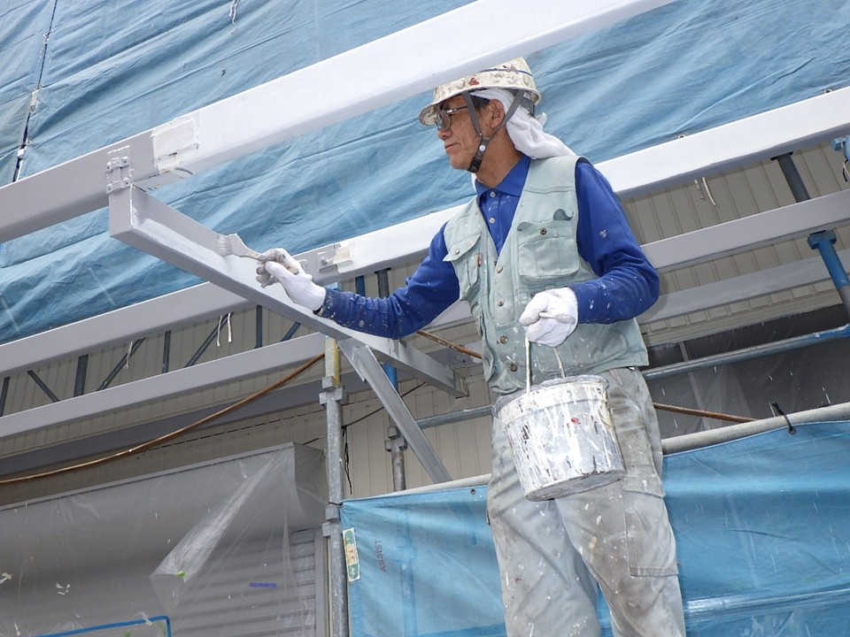 上塗り塗装で美観と耐久性を向上