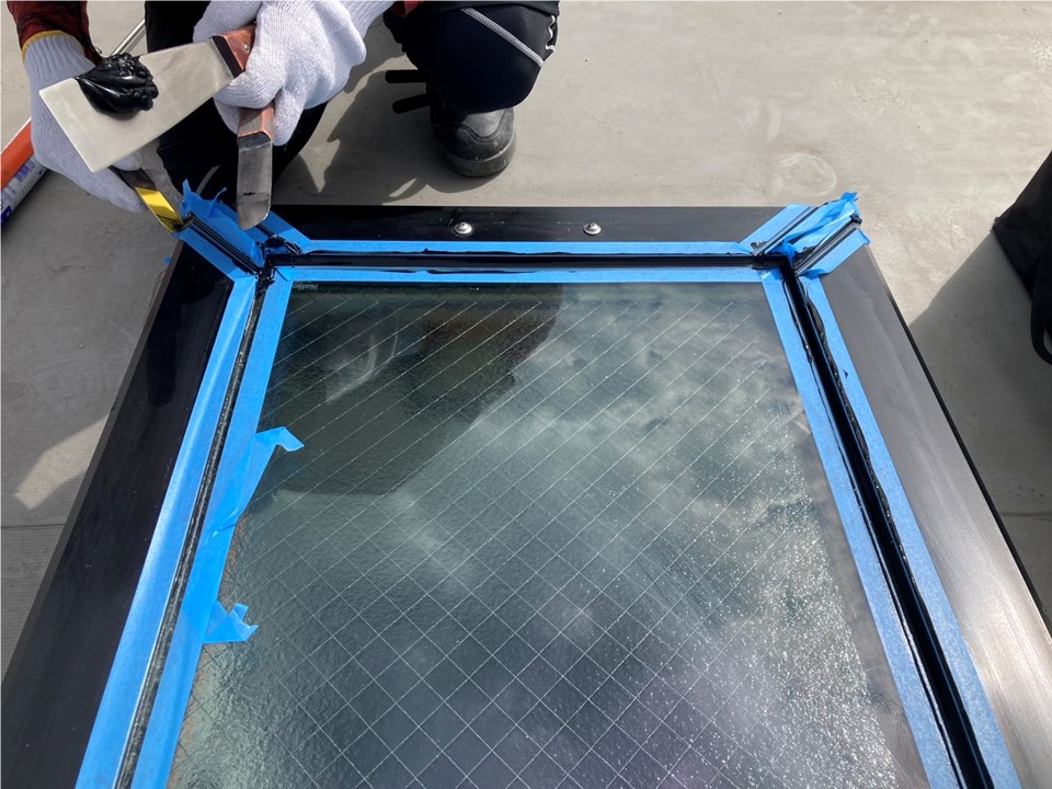 ヘラで均していきます