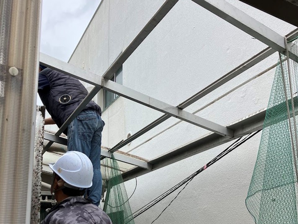 既存波板撤去・下地処理