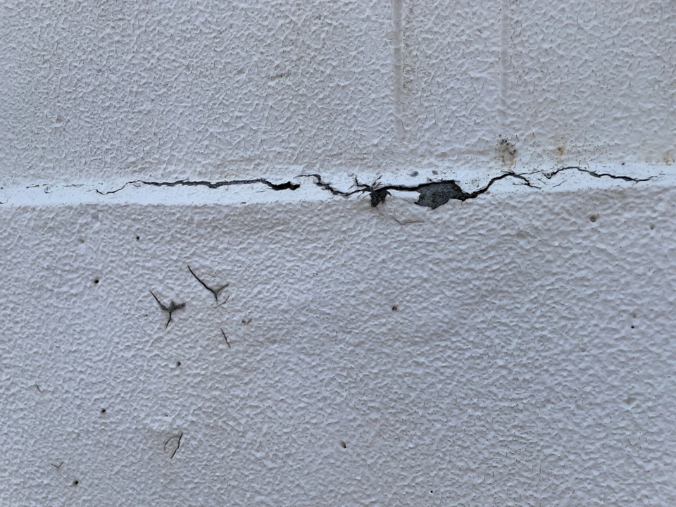 ひび割れ（クラック）