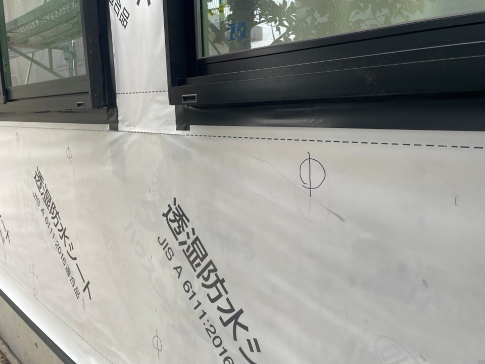 窓（サッシ）まわりの透湿防水シート施工
