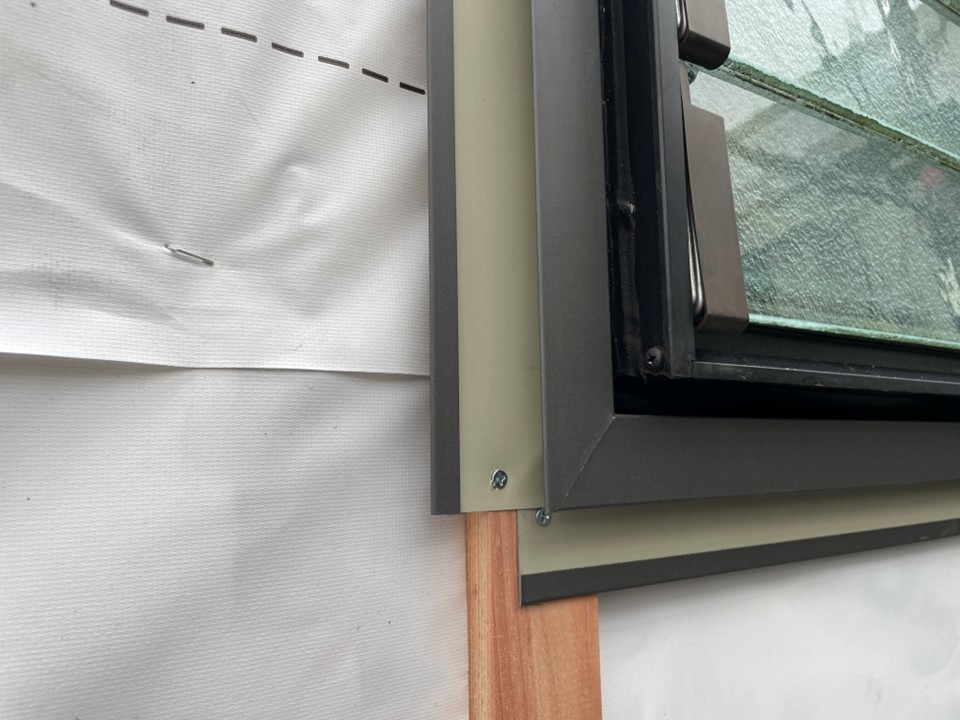 外壁材の固定・調整