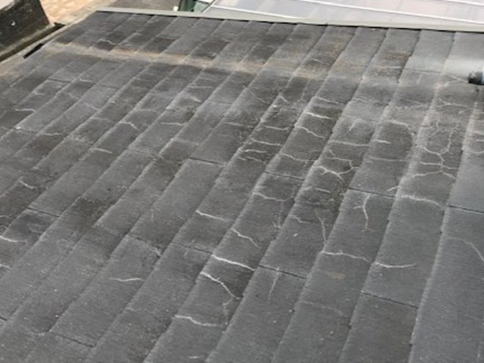 スレート屋根のひび割れ