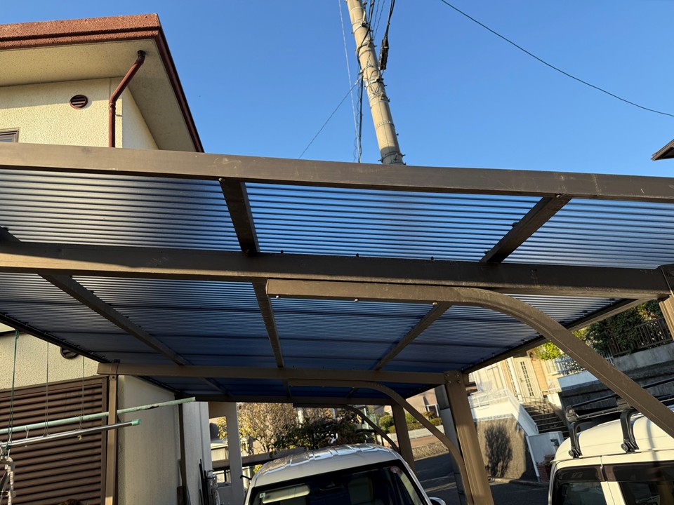 新しい波板を設置します