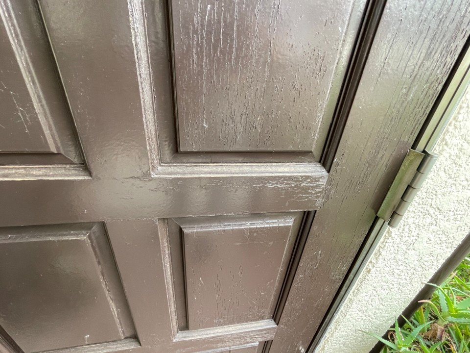 施工前の玄関ドアの様子