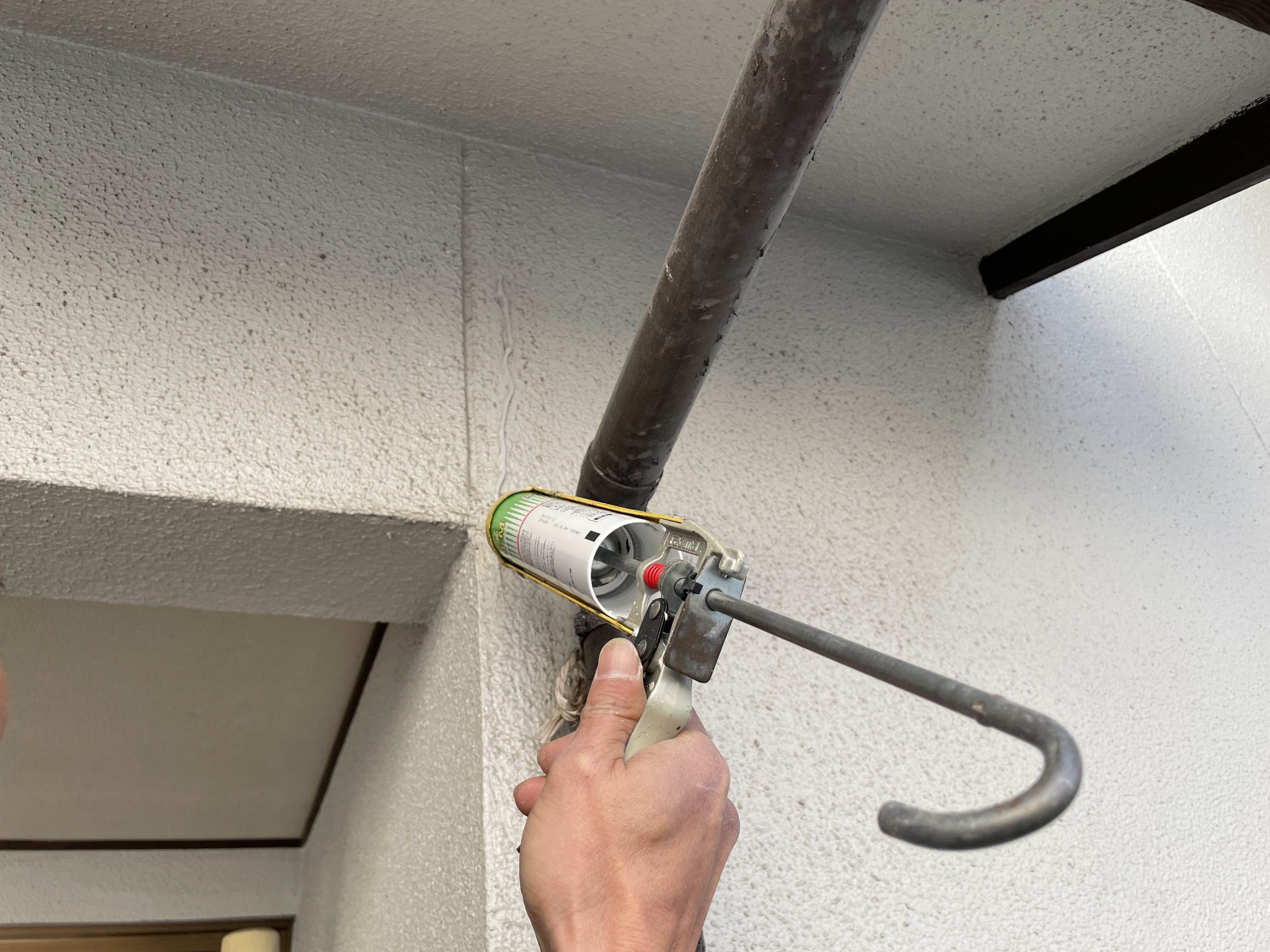 玄関ポーチのクラック補修