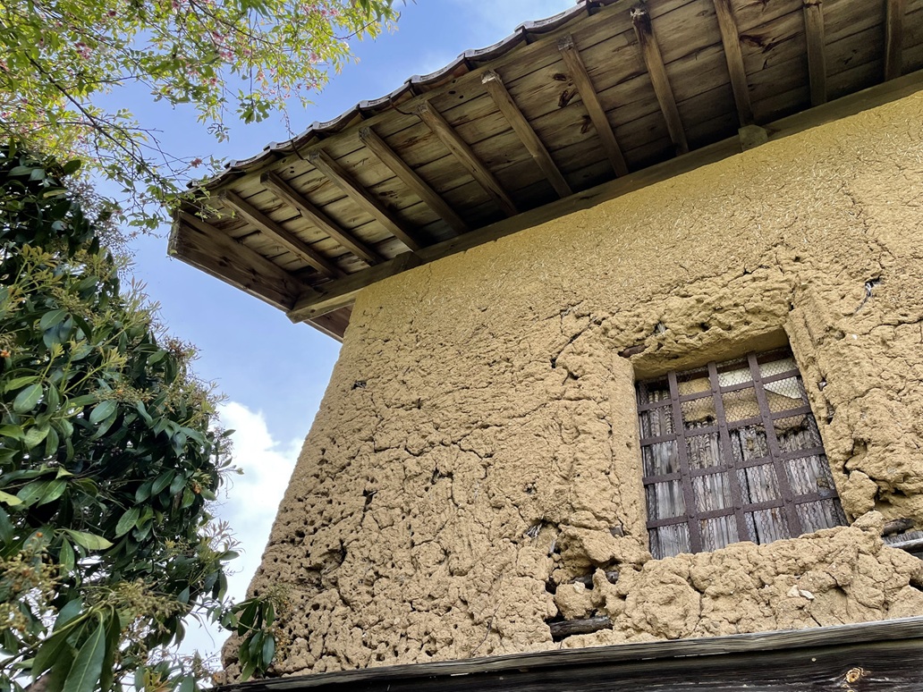 土壁表面のひび割れ（クラック）