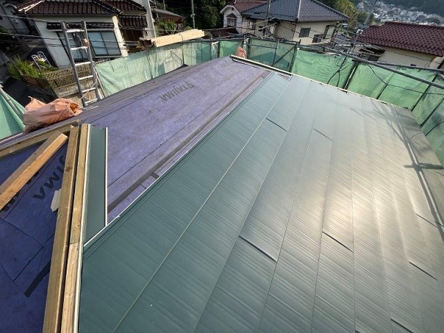 ガルバリウム鋼板　屋根