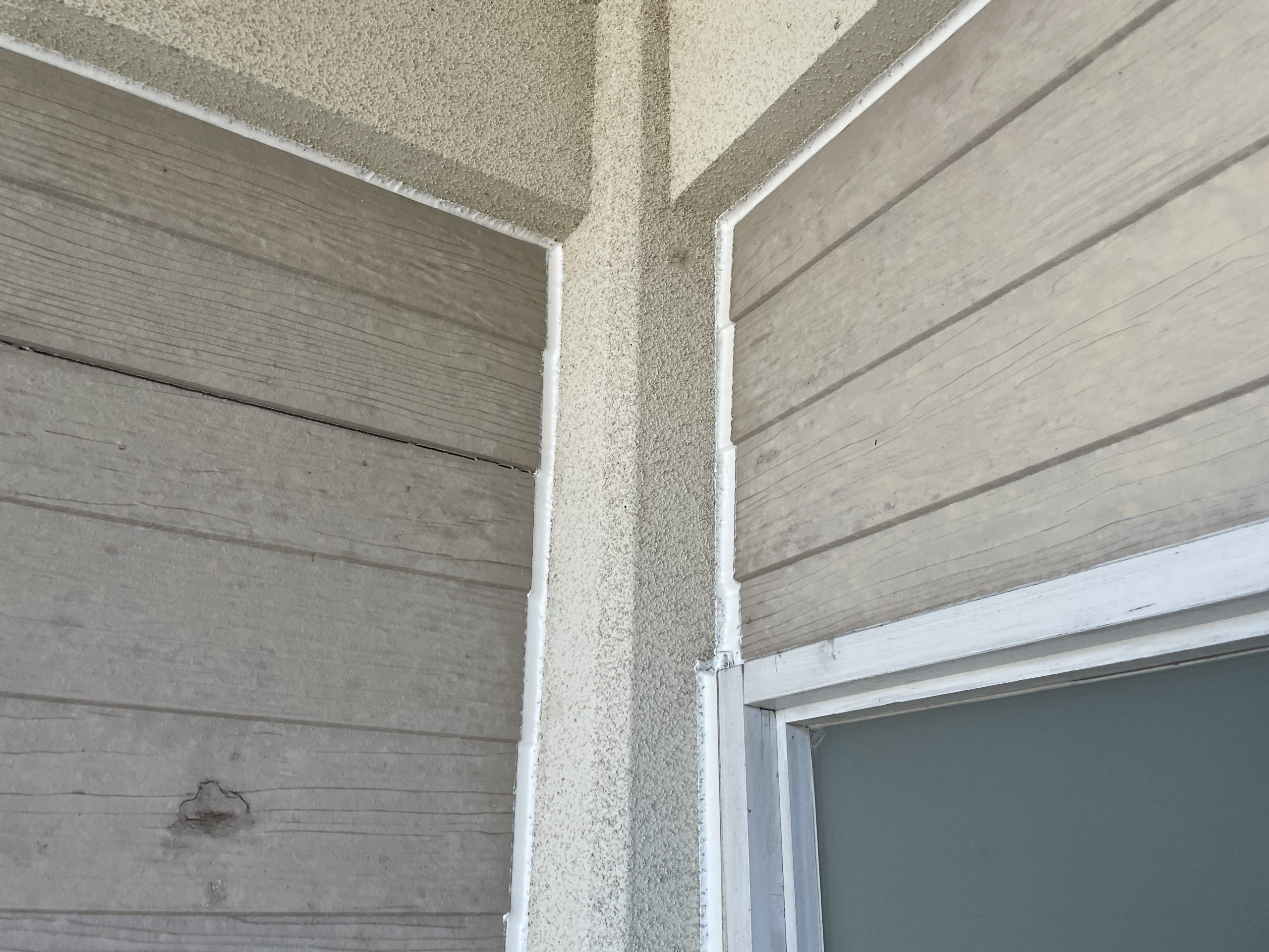 コーキングの補修と打ち替え